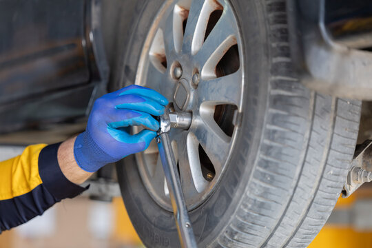 Mechanic changing wheel at the garage