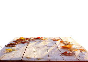 Naklejka premium Autumn Fallen Leaves on a Rustic Wooden Table on transparent background. Light Through the Leaves. Autumn Product podium png 