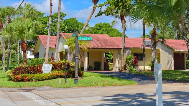 Villas 41 East Weston Florida neighborhood