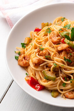 Spaghetti con zucchine e gamberetti, Pasta Italiana 