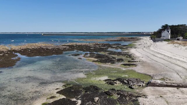 port et c&ocirc;te rocheuse du Croisic en Bretagne sud