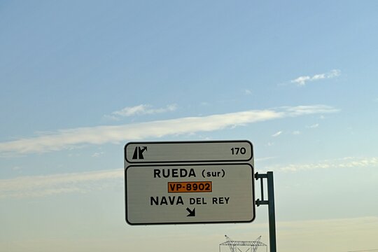 A road sign on the A-6 motorway in Spain, indicating exit 170 towards Rueda and Nava del Rey. July 29, 2026