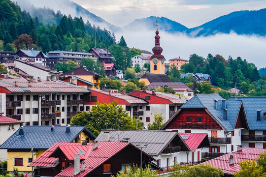 Vista sulla citta di Tarvisio presto al mattino