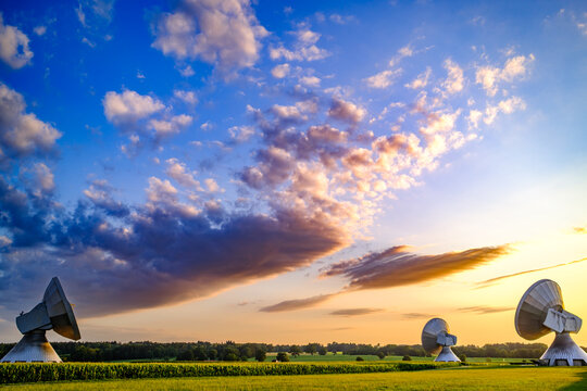 Radio telescope of a satellite earth station