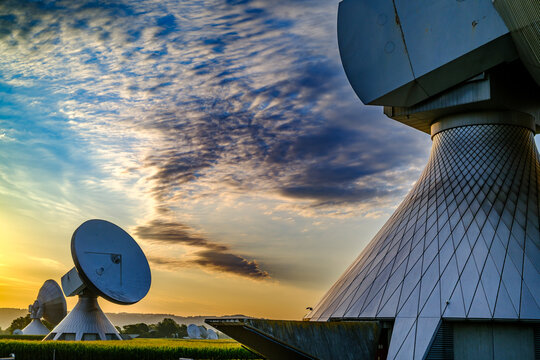 Radio telescope of a satellite earth station