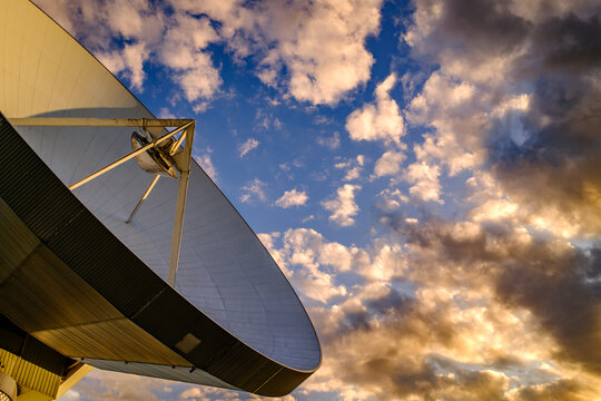 Radio telescope of a satellite earth station