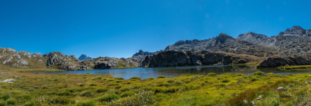 Ai piedi del Monviso i laghi di Chianale e i laghi dell&rsquo;altipiano del Longet