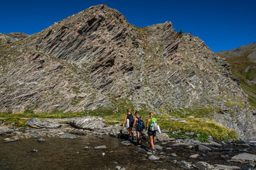 Fototapeta premium Ai piedi del Monviso i laghi di Chianale e i laghi dell’altipiano del Longet