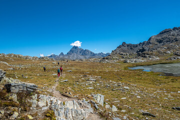 Naklejka premium Ai piedi del Monviso i laghi di Chianale e i laghi dell’altipiano del Longet