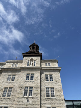 Entr&eacute;e principale du C&eacute;gep de La Pocati&egrave;re, Qu&eacute;bec.	
