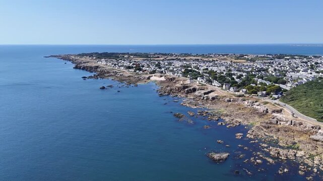port et c&ocirc;te rocheuse du Croisic en Bretagne sud