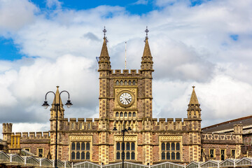 Obraz premium Bristol Temple Meads Railway Station Clock Tower in Bristol, England, UK