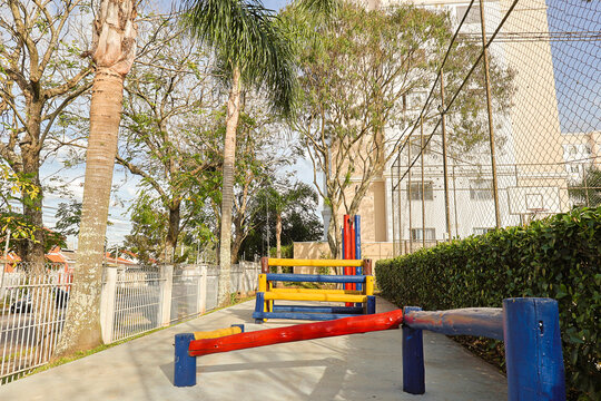 Parquinho infantil em condom&iacute;nio clube