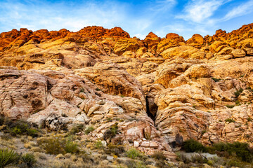 Red sandstone mountain cliffs along Turtlehead Peak Trail © PhotoSpirit