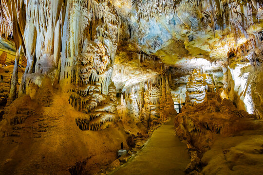 Intricate stalactites and stalagmites inside Lehman Caves