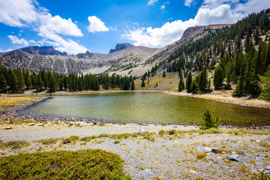 Stella Lake sunny panoramic view in Great Basin