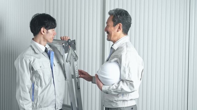 男性作業員のグループ。建設、工事、修理、業者、エンジニア、安全、人材、仕事、産業、チームワーク、仕事