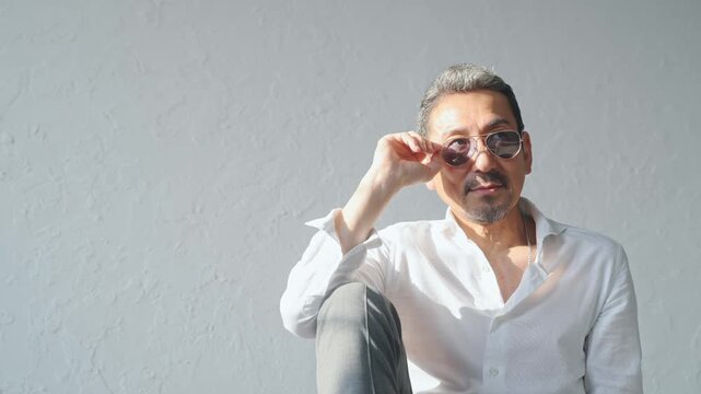 かっこいいミドルエイジ男性のポートレート。ファッション、おしゃれ、メンズ、イケおじ、モデル、撮影