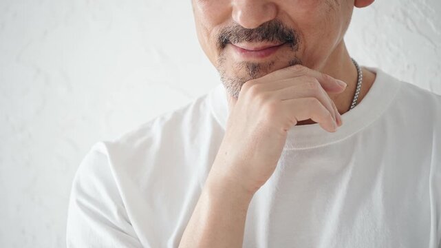 ミドル男性の美容イメージ。メンズビューティ、脱毛、ヒゲ、トリミング、スキンケア、コスメ、化粧品、中年
