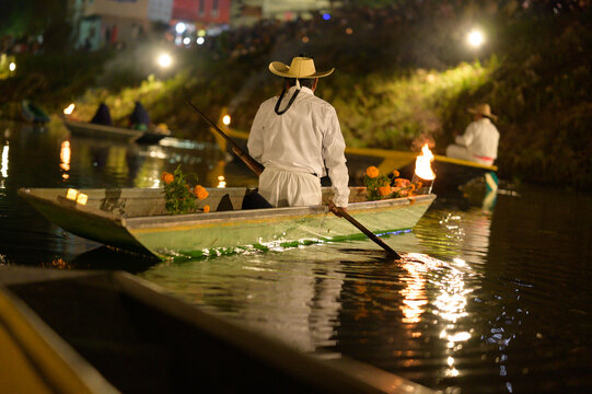 D&iacute;a de Muertos en la isla de Uranden Michoac&aacute;n