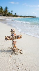 Obraz premium Seashell Cross on a Tropical Beach with Ocean Waves.