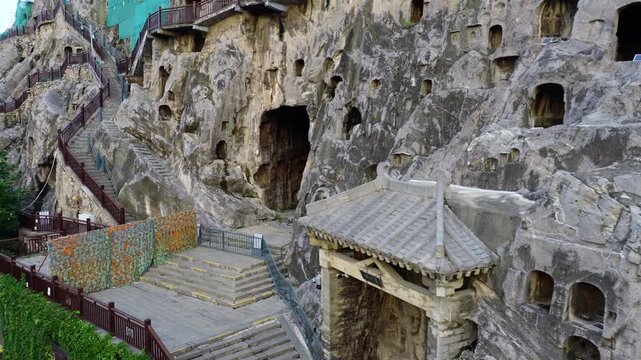 Ancient Buddhist rock‑cut statues, Longmen Grottoes, traces of iconoclasm and cultural looting in Chinese history