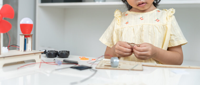 Electronic Activity Kit, STEM science toy,  child learn electrical processes through hand on experience without screen time, emotional intelligence, intellectual intelligence, executive function.