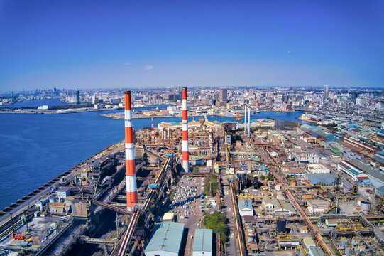 工業地帯のドローン空撮。工場、製造業、産業、煙突、エネルギー、生産、石油化学、製油所、鉄工業、電力