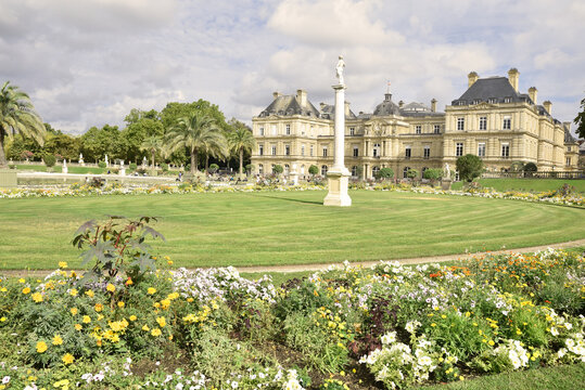  Jardin du Luxembourg en &eacute;t&eacute; &agrave; Paris. France