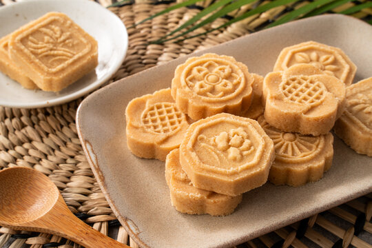 Traditional Chinese peanut mung bean cake with floral patterns on a ceramic plate.