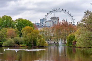 Naklejka premium Scenic landscape of Saint James's park in London, UK