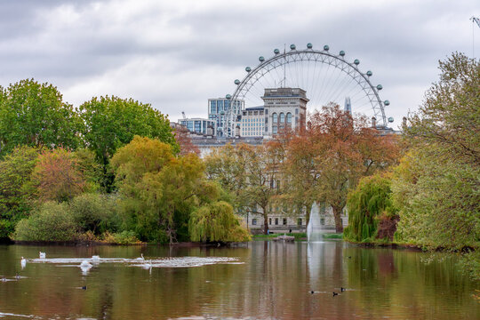 Scenic landscape of Saint James's park in London, UK