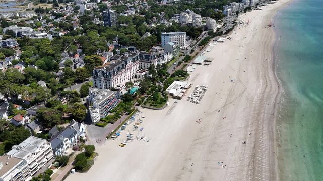 baie et plage de la Baule en Loire-Atlantique
