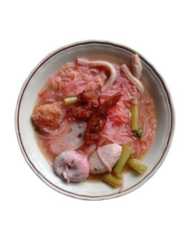 yentafo noodle soup yellow egg noodle topping fish balls and fire pork belly