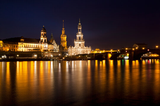 Germany, Saxony, Dresden, View of skyline of Staendehaus, Frauenkirche, Katholische Hofkirche, Semperoper, Bruehl's Terrace, Dresden Castle and Augustus bridge with Elbe waterfront at night