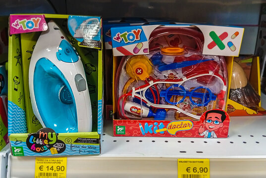 Children role play toys including toy iron and doctor kit packaged. 03.04.2026. Italia. Veneto.