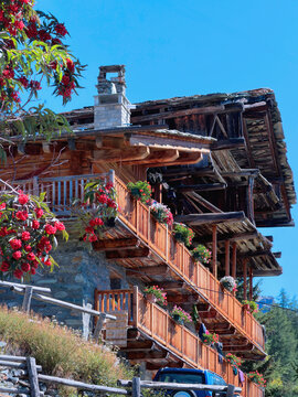 mountain refuge in champoluc italy 