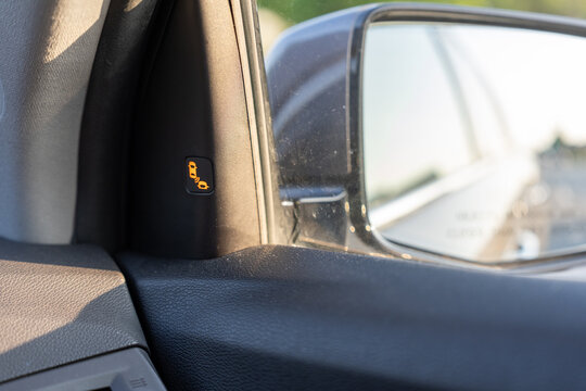 Blind Spot Monitoring Warning Light Inside Car Near Side Mirror