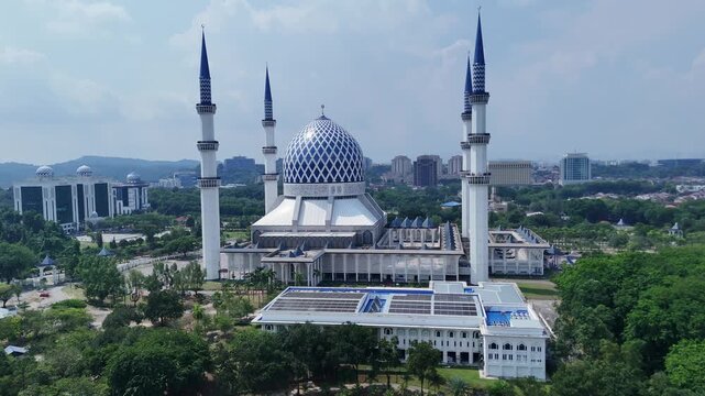 Sultan Salahuddin Abdul Aziz Mosque in Shah Alam, Malaysia.