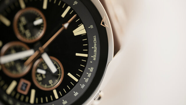 Luxury chronograph wrist watch with tachymeter scale