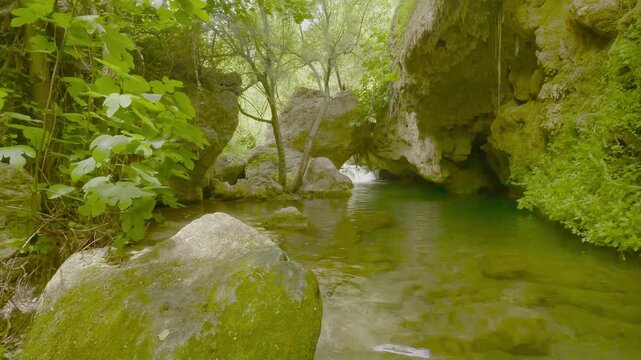 La fuente los cl&oacute;ticos, peque&ntilde;o para&iacute;so escondido de la Comunidad Valenciana