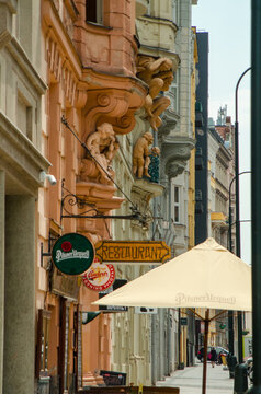 Building Fa&ccedil;ades in Prague, Czech Republic