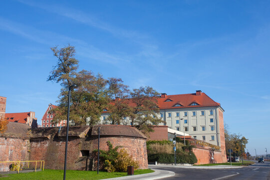 Bulwar nad Wisłą w Toruniu, Polska, The Vistula River Boulevard in Toruń, Poland	