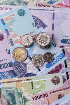 Uzbekistan, uzbek paper banknotes som for settlements and financial transactions. Uzbek som