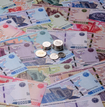 Uzbekistan, uzbek paper banknotes som for settlements and financial transactions. Uzbek som