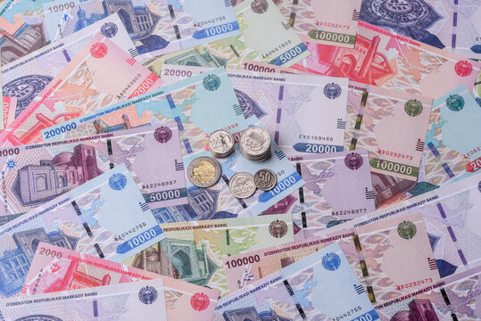 Uzbekistan, uzbek paper banknotes som for settlements and financial transactions. Uzbek som