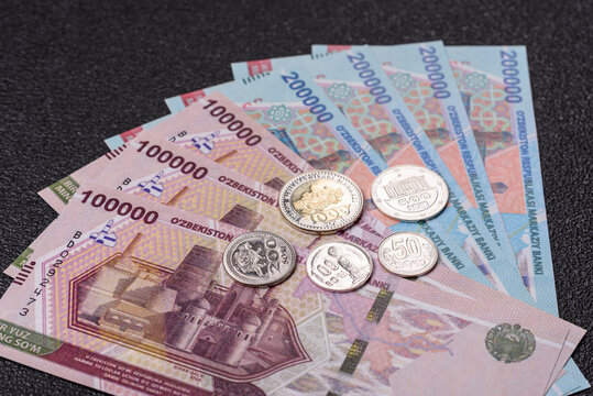 Uzbekistan, uzbek paper banknotes som for settlements and financial transactions. Uzbek som