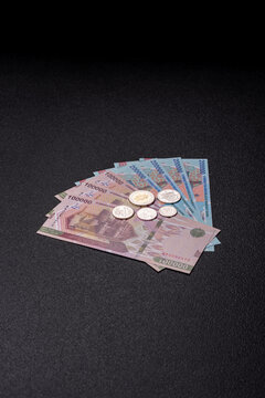 Uzbekistan, uzbek paper banknotes som for settlements and financial transactions. Uzbek som