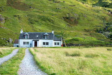 Fototapeta premium Charming cottage amidst lush hills.