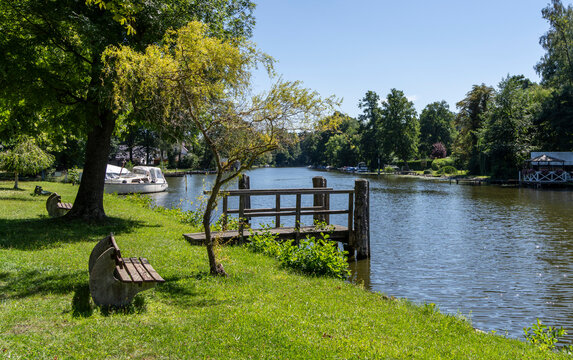 Idyllische Landschaft am Ufer der Dahme in unmittelbarer N&auml;he zum F&auml;hrhaus Dolgenbrodt, Brandenburg, Deutschland